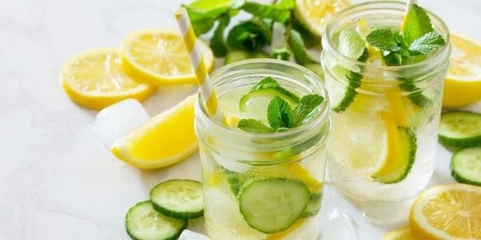 agua de limon con pepino para adelgazar